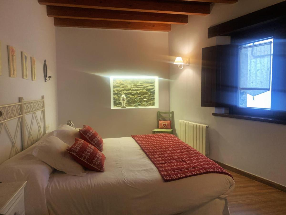 Alba D'Esteve. Casa Rural Espot Buitenkant foto